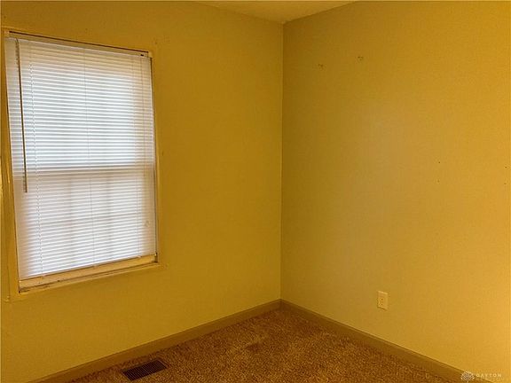 5th image of 495 Millard Dr