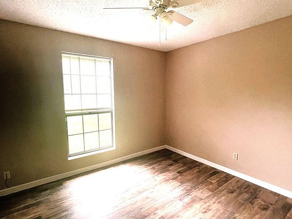 4th image of 9401 Darlene Cir