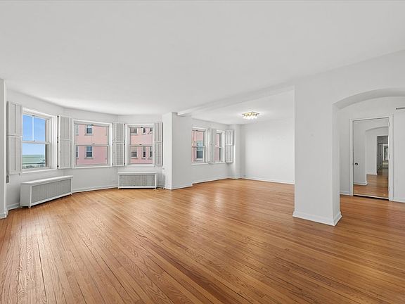3rd image of 5555 N Sheridan Rd APT 1017