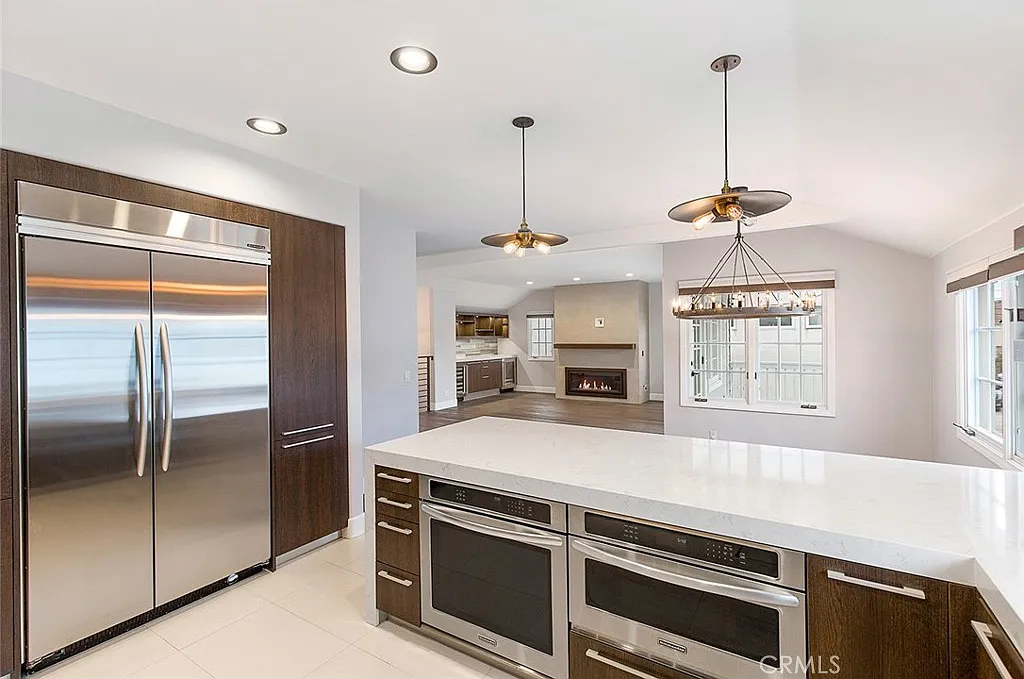 3 bed, 2.5 bath, 1964 sqft, $9,250 — Photo 4
