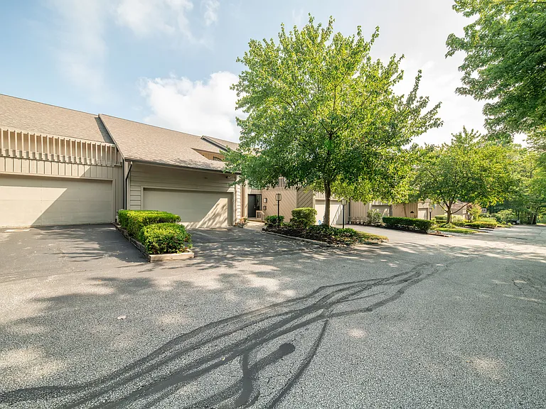 5751 Som Center Rd — Photo 1