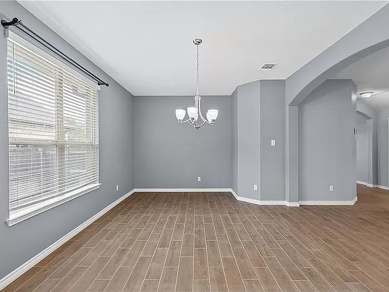 605 Lister Dr — Photo 4