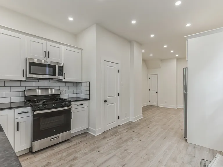 18 W Sharpnack St — Photo 11