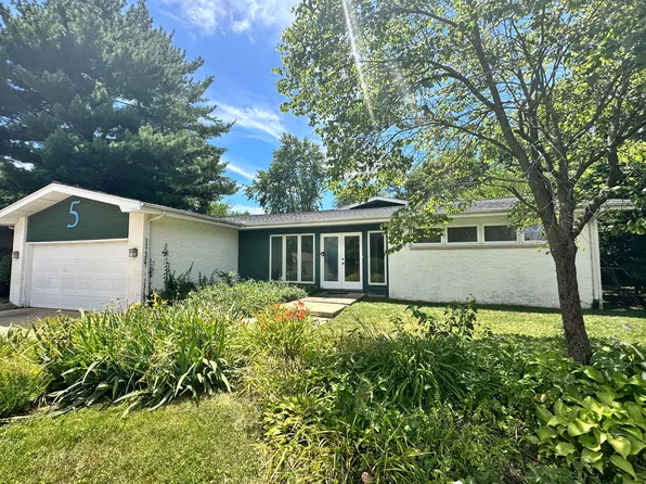 5 Willowbrook Ct, Champaign, IL 61820