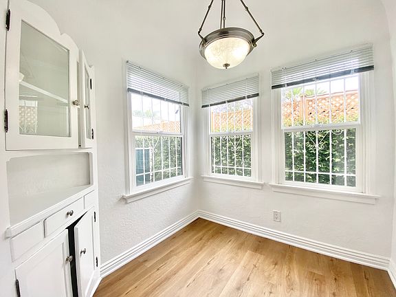 5th image of 7219 Rosewood Ave