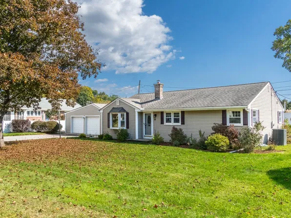 11 Hillview Rd, Holyoke, MA 01040