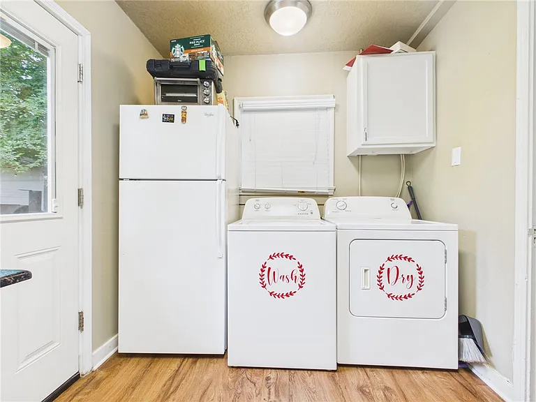 608 Highlands St — Photo 11