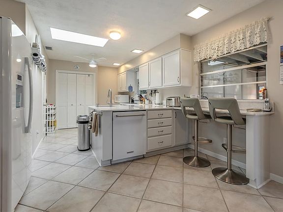 4th image of 4269 Legare Ave