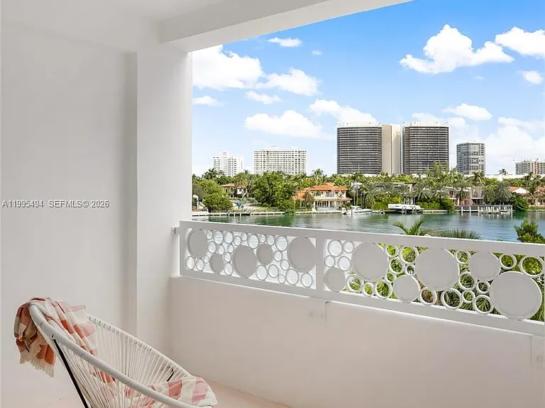 9881 E Bay Harbor Dr #502 — Photo 3