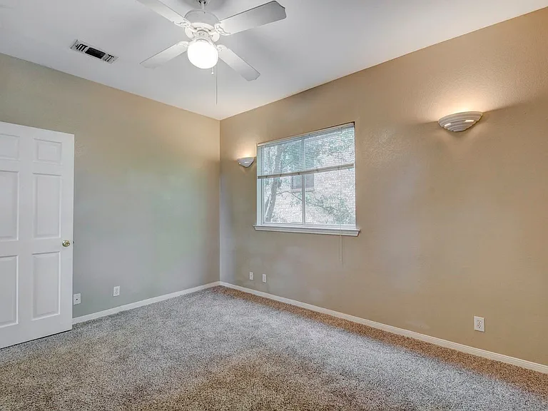 2405 Leon St #101-203 — Photo 33
