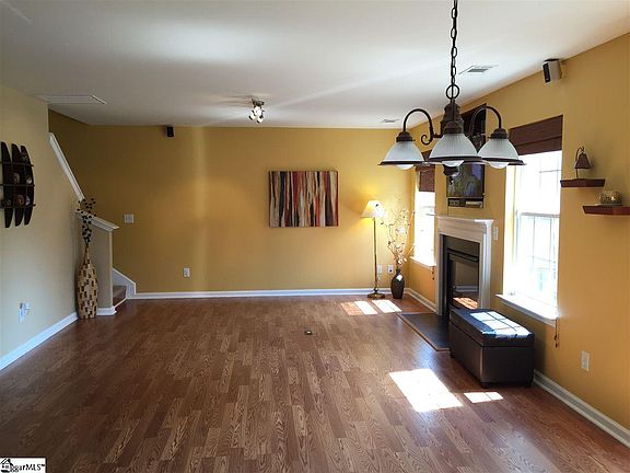 5th image of 207 Sawyer Dr