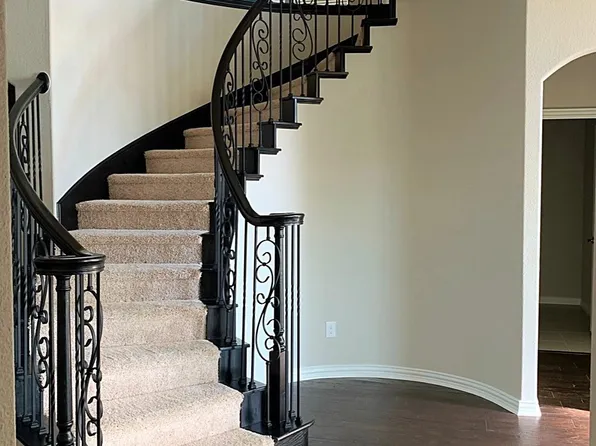 106 Laurel Oak Dr, Red Oak, TX 75154