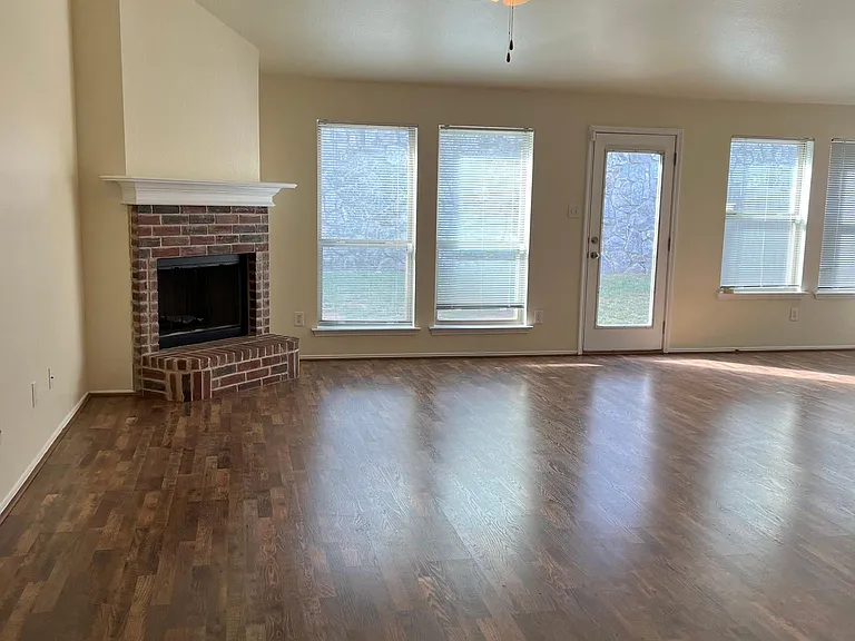8241 Clarkview Dr — Photo 5