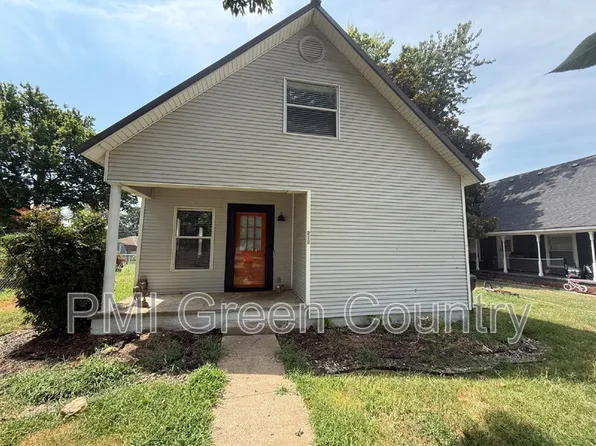 212 W Pecan St, Coweta, OK 74429