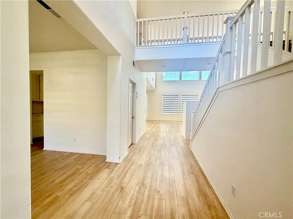 4 bed, 3.5 bath, 2732 sqft, $5,395 — Photo 2