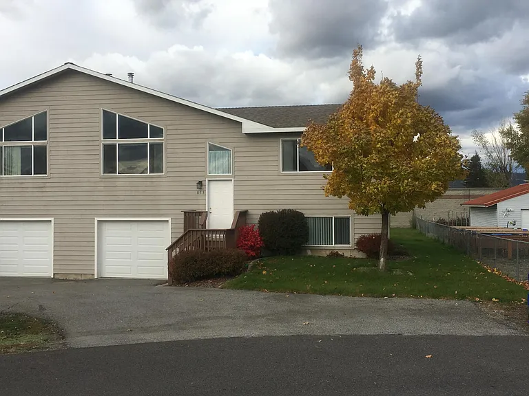 813 N Coach Ln — Photo 3
