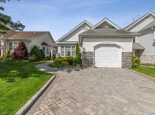 42 Perri Cir, Middle Island, NY 11953