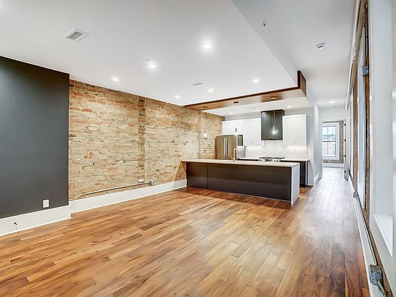 5th image of 12-14 E 15th St #1402