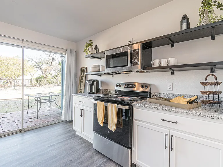 346 Natalen Ave — Photo 3