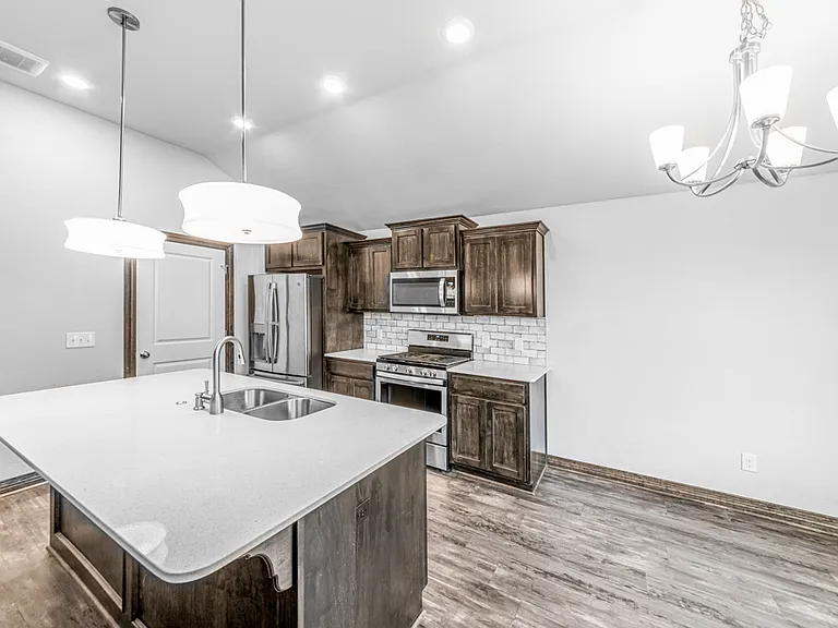 1213 S Landry Ln — Photo 10