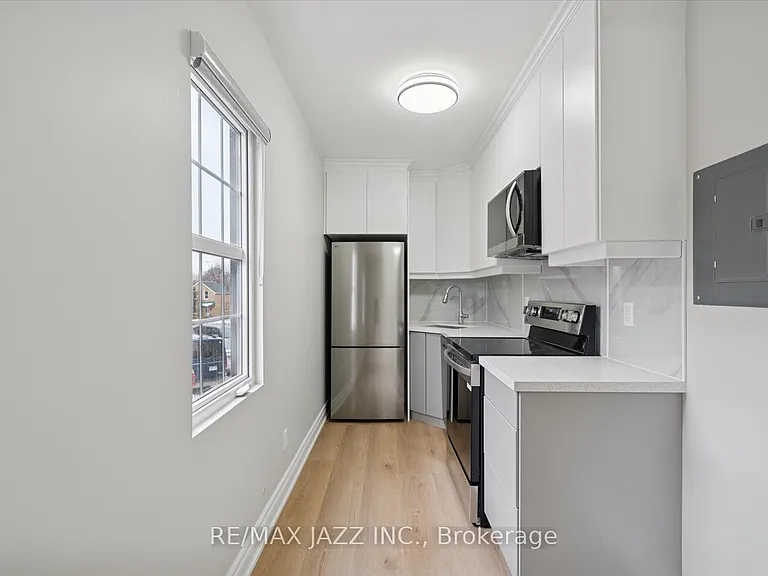 251 Simcoe St S #204 — Photo 6