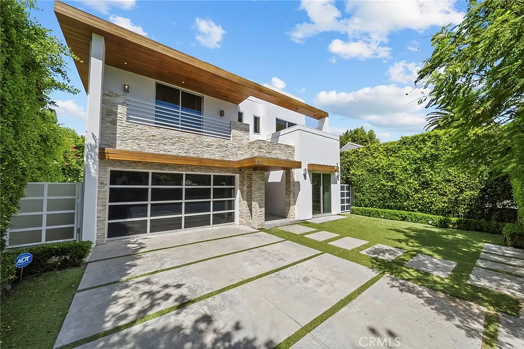 5 bed, 4.5 bath, 3976 sqft, $25,000 — Photo 1