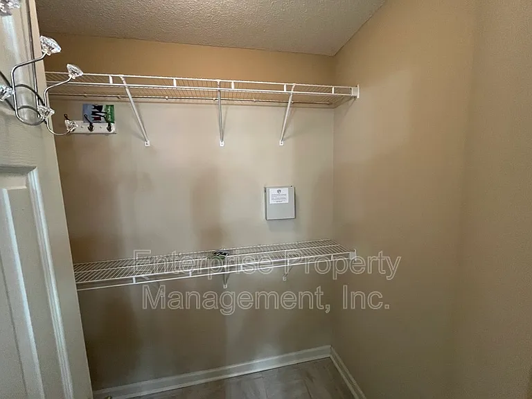 6986 Parkbrook Ln — Photo 21