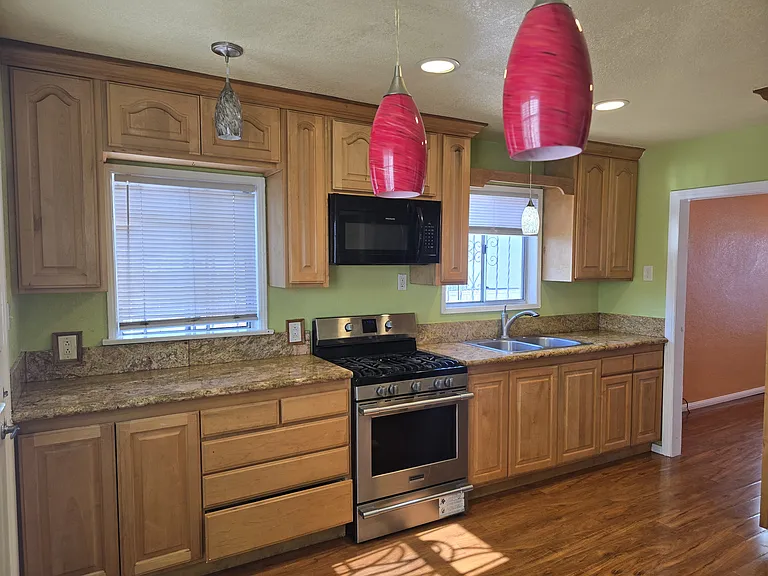 11245 Raymond Ave — Photo 5