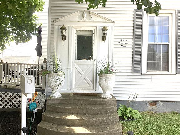 2nd image of 301 S Blackhoof St
