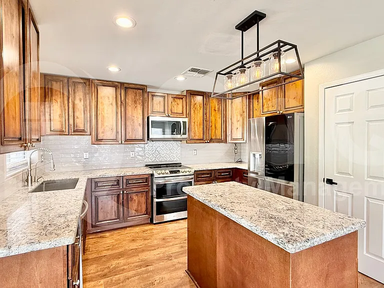 5124 W Geronimo St — Photo 8