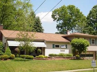 705 Rebecca Ave, Grove City, PA 16127