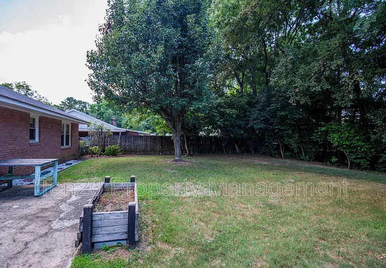 5827 Gene Ave — Photo 3