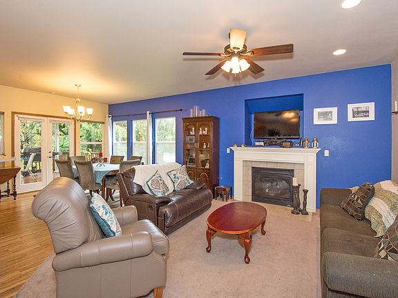 4th image of 1015 117th Street Ct E