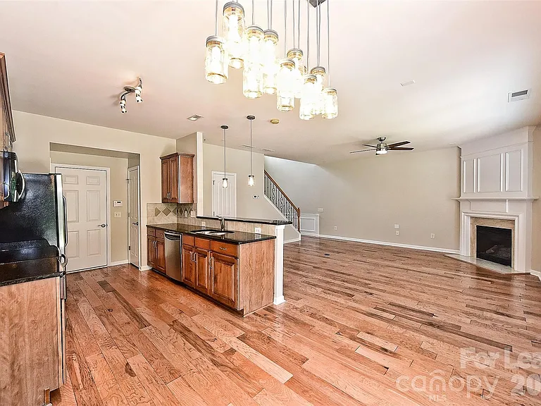 9824 Carson Whitley Ave — Photo 8