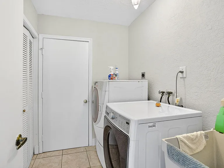 2403 NW 118th Ter — Photo 22