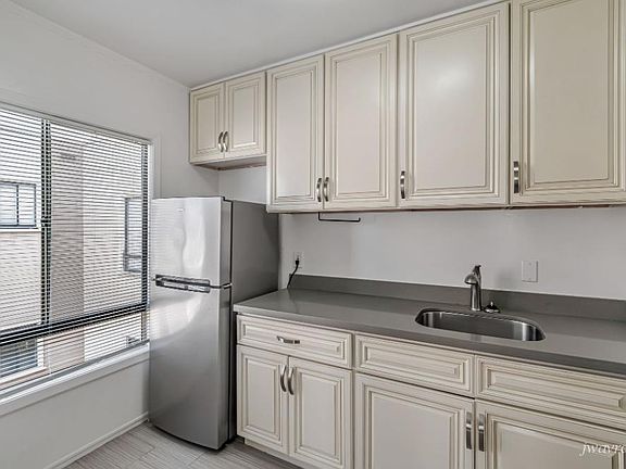 5th image of 70 Terra Vista Ave #6-10