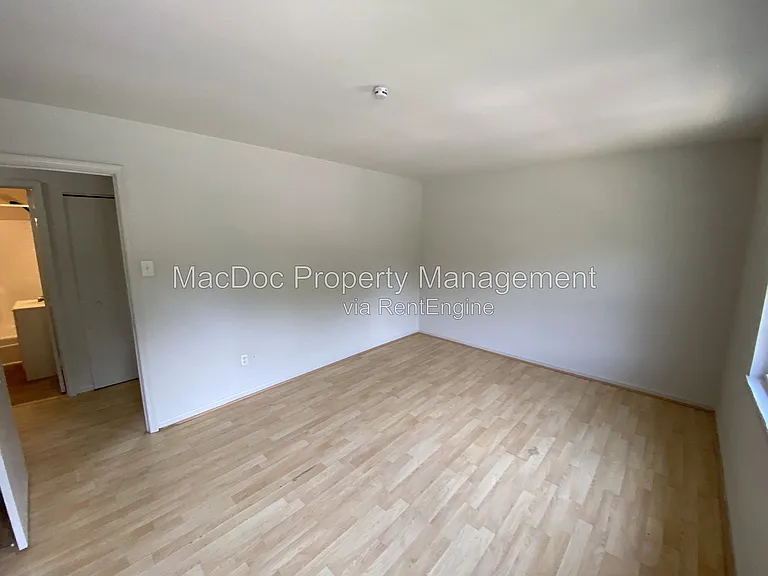 200 Brighton Sq — Photo 16