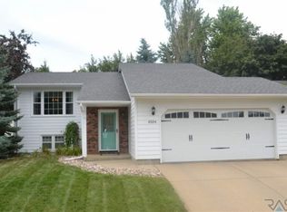 4504 E Oak St, Sioux Falls, SD 57103