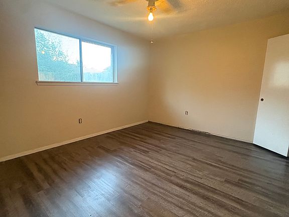 4th image of 706 Redstone St