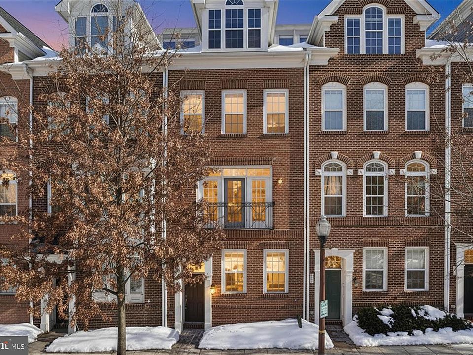 1st image of 829 N Wakefield St