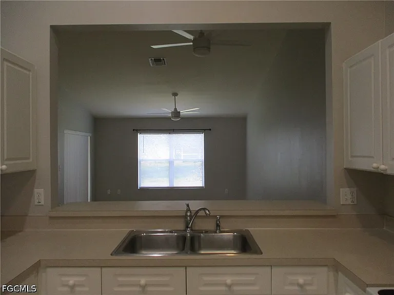 4330 SW 7th Pl — Photo 7
