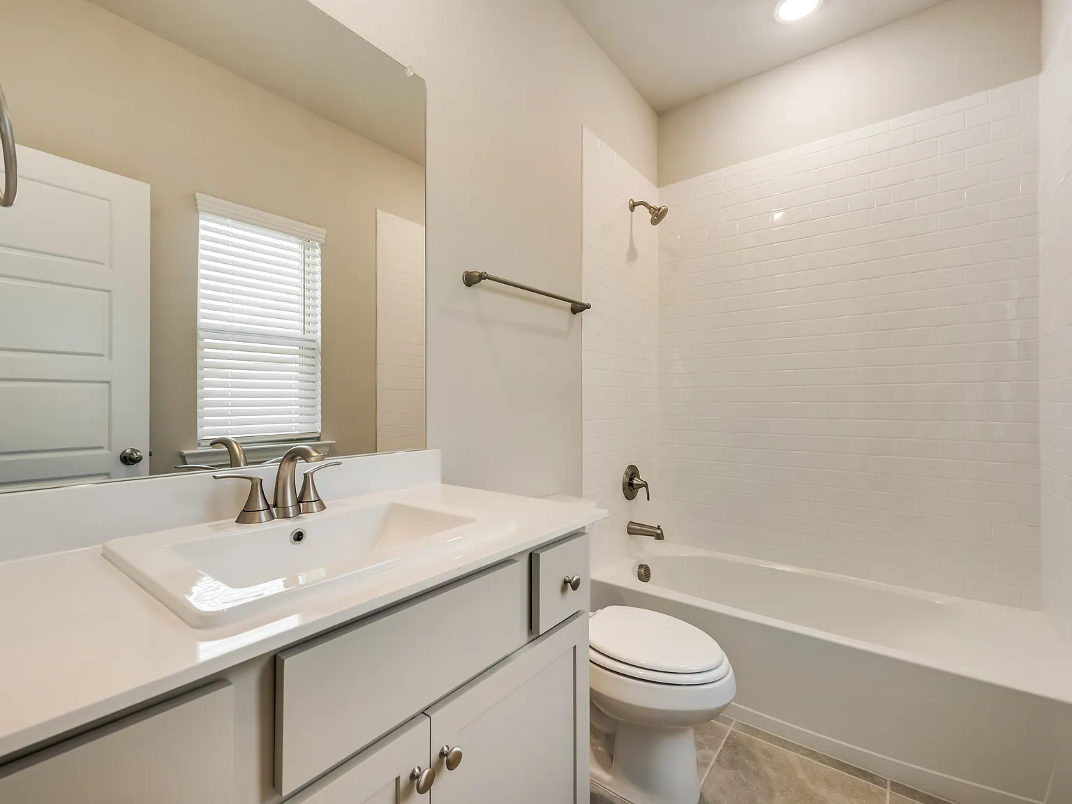 4 bed, 2511 sqft, $3,250 — Photo 2