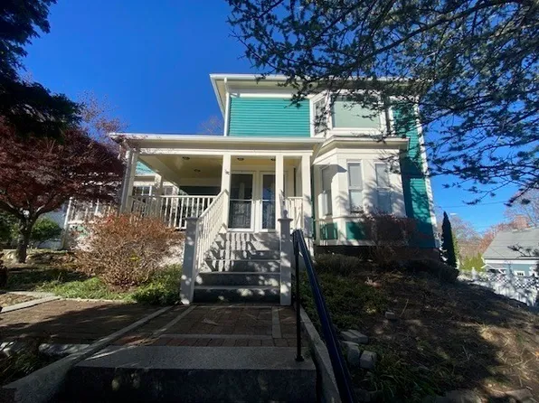 112 Village St, Medway, MA 02053