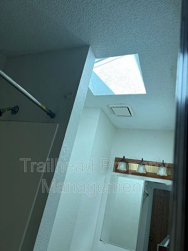 2 bed, 1.5 bath, $1,149 — Photo 4