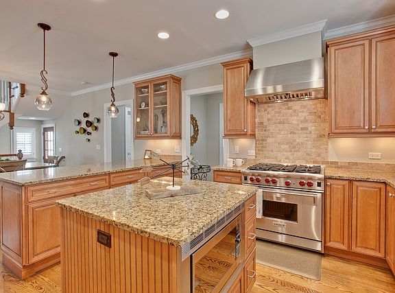 3rd image of 741 E Sunnyside Ave