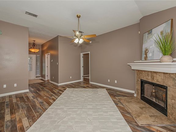 3rd image of 304 Copper Falls Dr