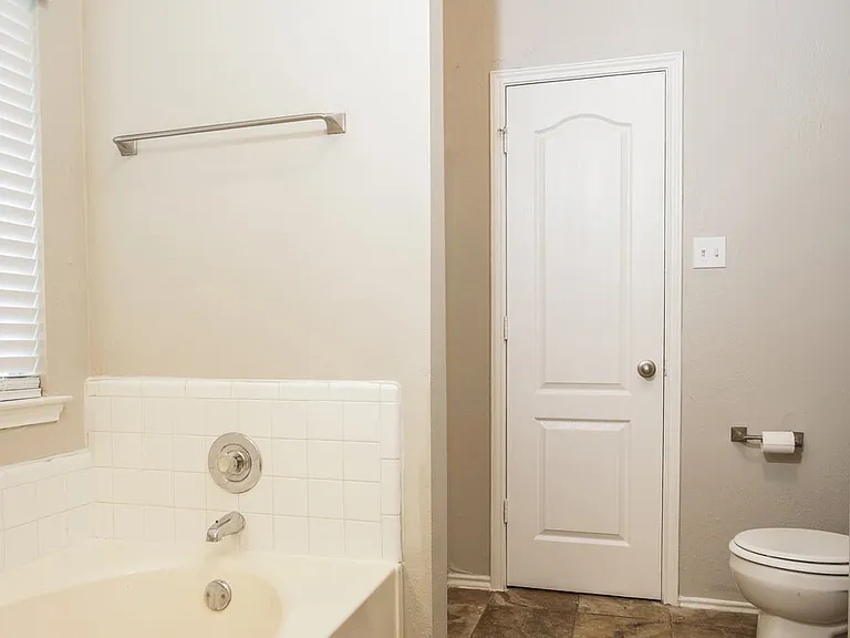 2864 Concho Trl — Photo 11