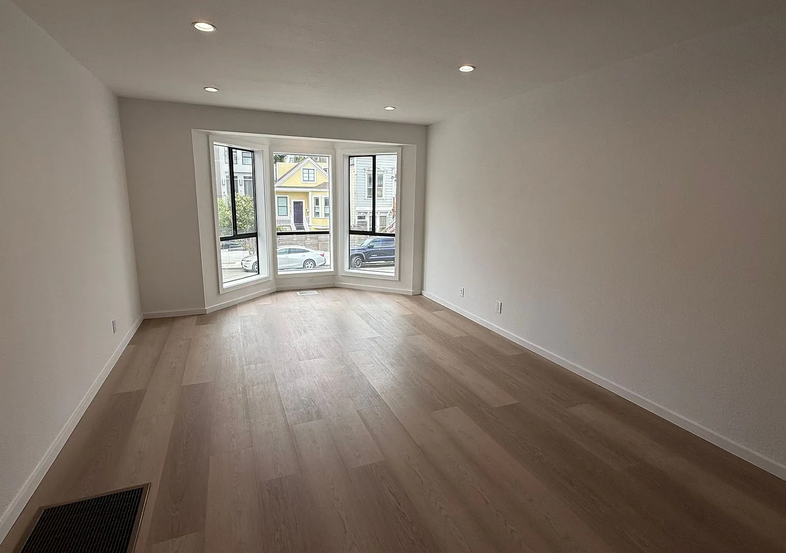 RC - 1630 Oakdale, Ave., San Francisco, CA, 94124 — Photo 3