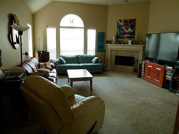 2nd image of 2410 Suncreek Ln