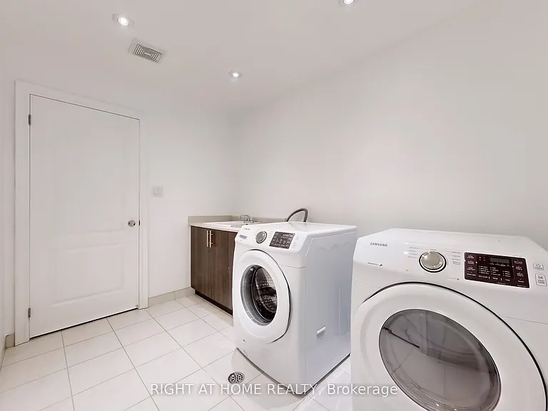 31 Lady Evelyn Cres — Photo 42